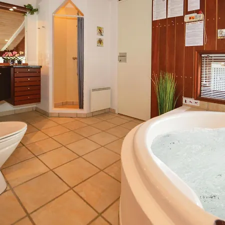 3 Bedroom Pet Friendly In *